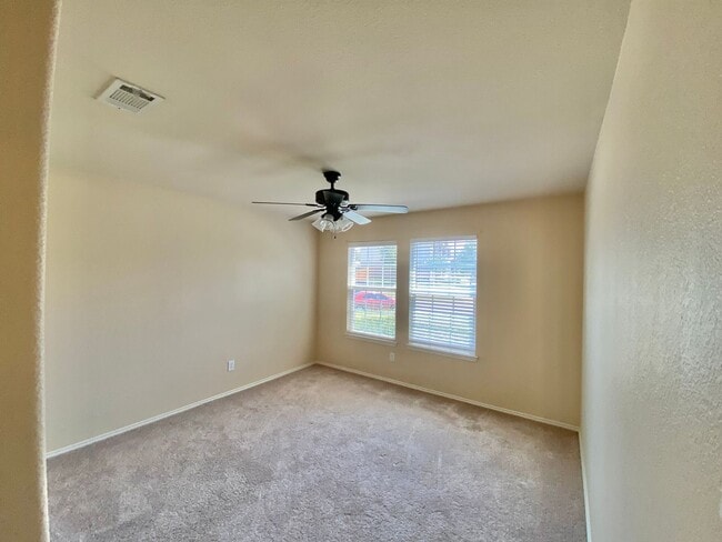 Building Photo - Open Floorplan and Amazing Resort Style Community!