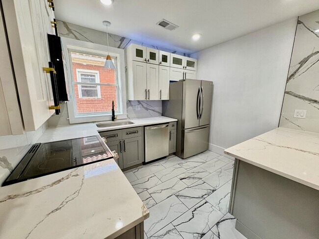 Building Photo - 5616 Phillips Ave