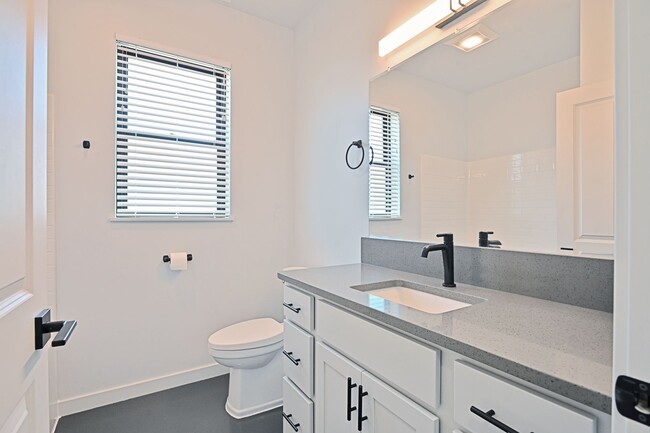 Building Photo - 1495 Oxbow Dr