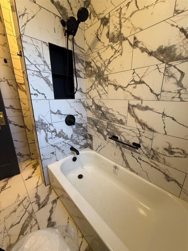 Building Photo - 2166 Bronx Pk E