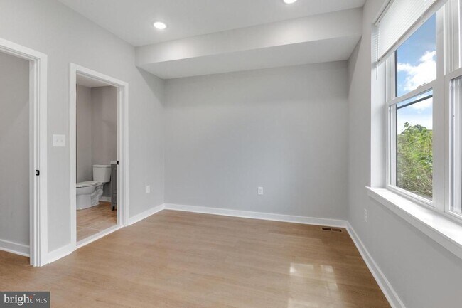 Building Photo - 2344 W Seybert St