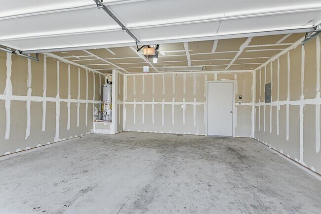 Building Photo - 115 Sweetwater Crk Ln