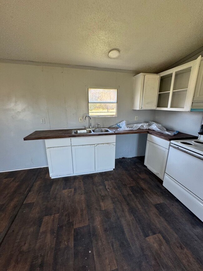 Building Photo - 3 BR 2 Bath 1,280 sq ft singlewide mobile ...