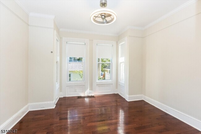 Building Photo - 121 Midland Ave