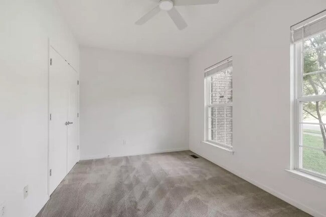 Building Photo - Executive 5BR / 4.5BA Rental In Bellevue