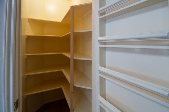 Building Photo - 2111 Grovewood Park