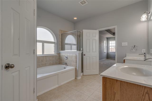 Building Photo - 601 Port Royale Way