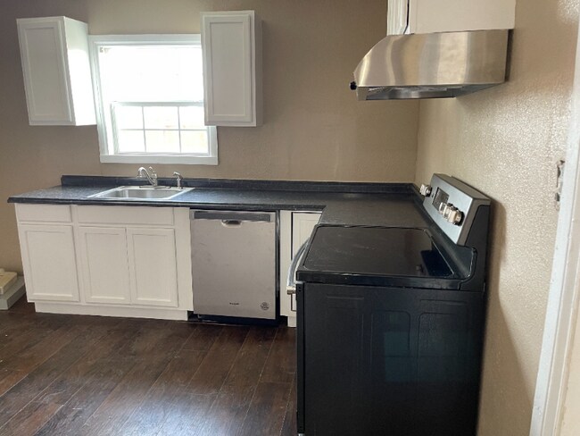 Building Photo - 1811 Bolivar St