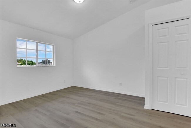 Building Photo - 128 Harold Ave S