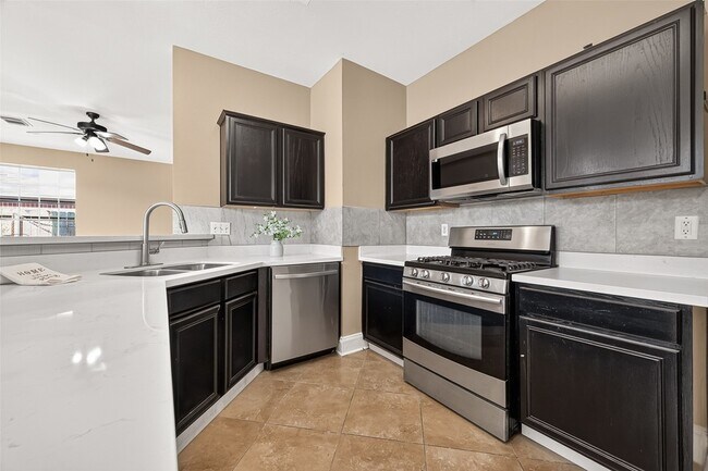 Building Photo - 4011 Alexis Cir