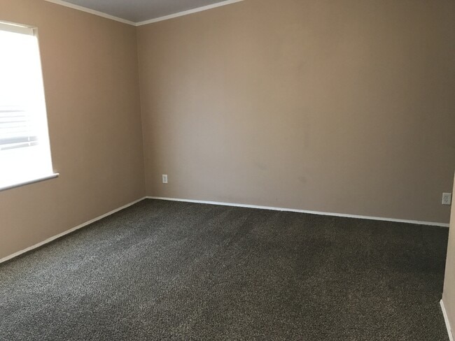 Building Photo - Fully Furnished Nice 3BR/2BA Home