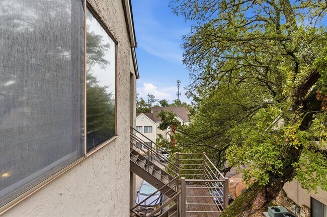 Building Photo - 6810 Deatonhill Dr