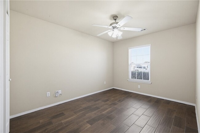 Building Photo - 6301 SW Meadow Well Ave