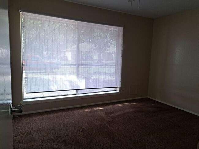 Building Photo - 2426 Spring Dusk Ln