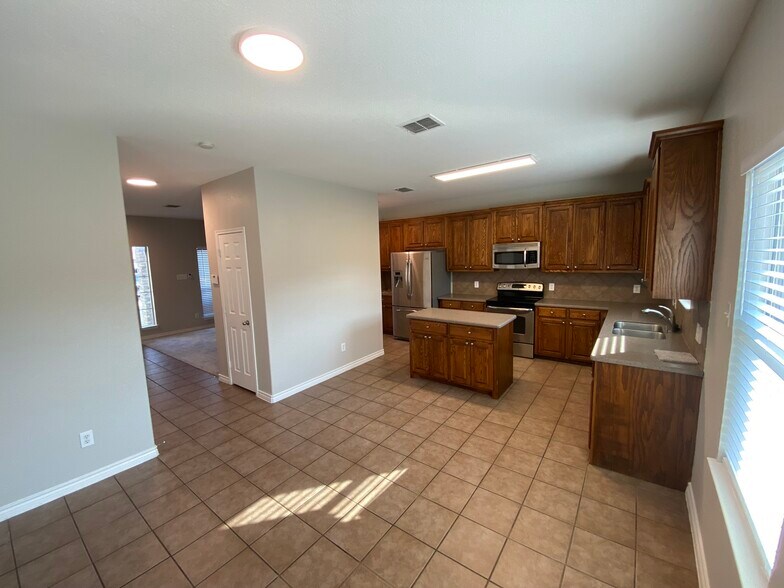 Kitchen & Breakfast nook - 12404 Pinestraw Rd