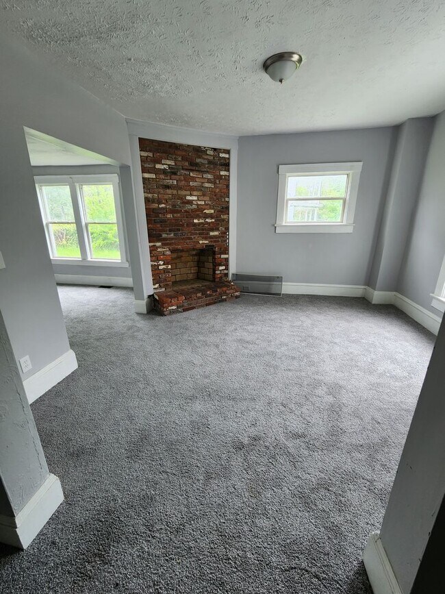 Building Photo - Large 3 Bedroom Home For Rent on Kimberly