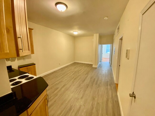 Building Photo - Great 3 Bed Right in Kenmore Square! Call ...