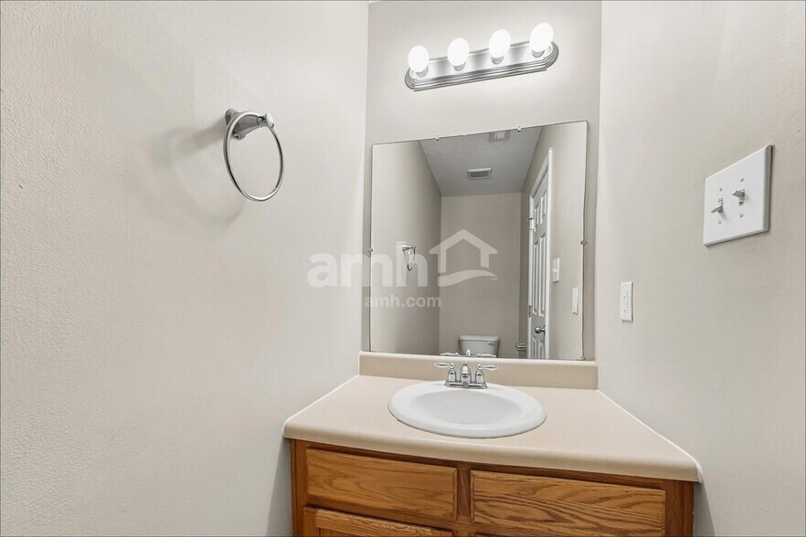 Building Photo - 4417 Oakbank Ln