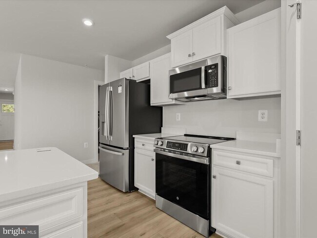 Building Photo - 4738 Naples Ave