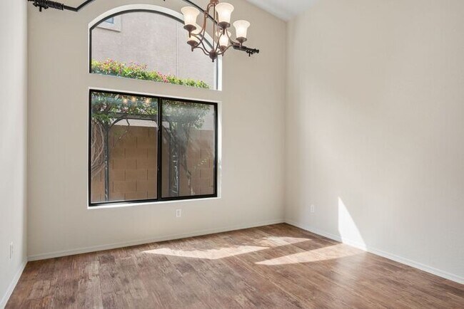 Building Photo - 2763 N Raven