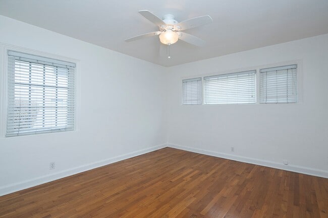 Building Photo - *OPEN HOUSE: 9/21 10-11AM* 2BD/1BA in La J...