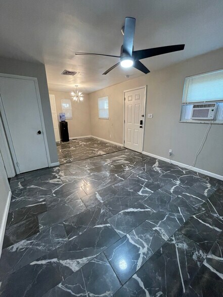 Building Photo - 7901 Camargo Rd