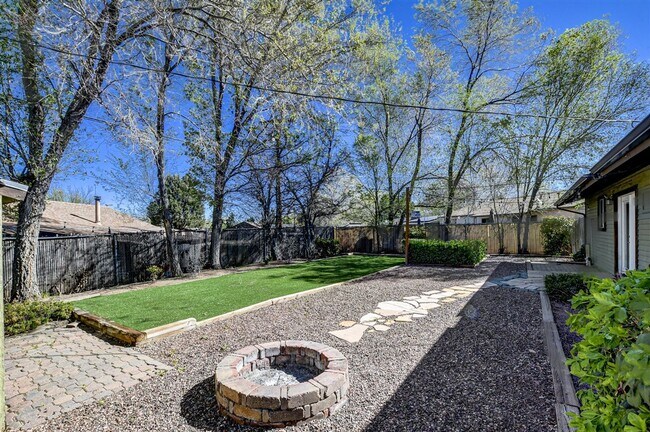 Building Photo - Newly Remodeled 3 Bed, 2 Bath Home with 1 ...