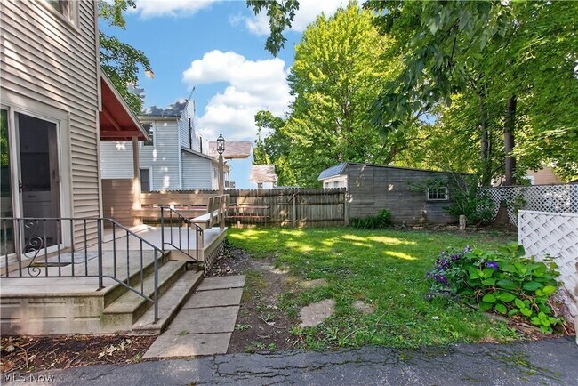 Building Photo - 127 4th St