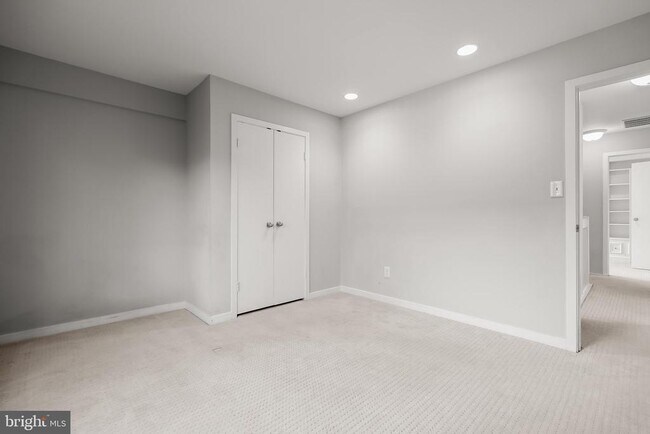 Building Photo - 5 Whitebridge Ct