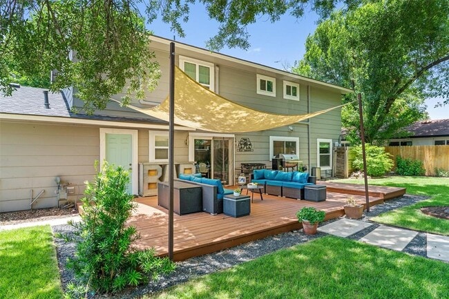 Building Photo - 3112 Val Dr