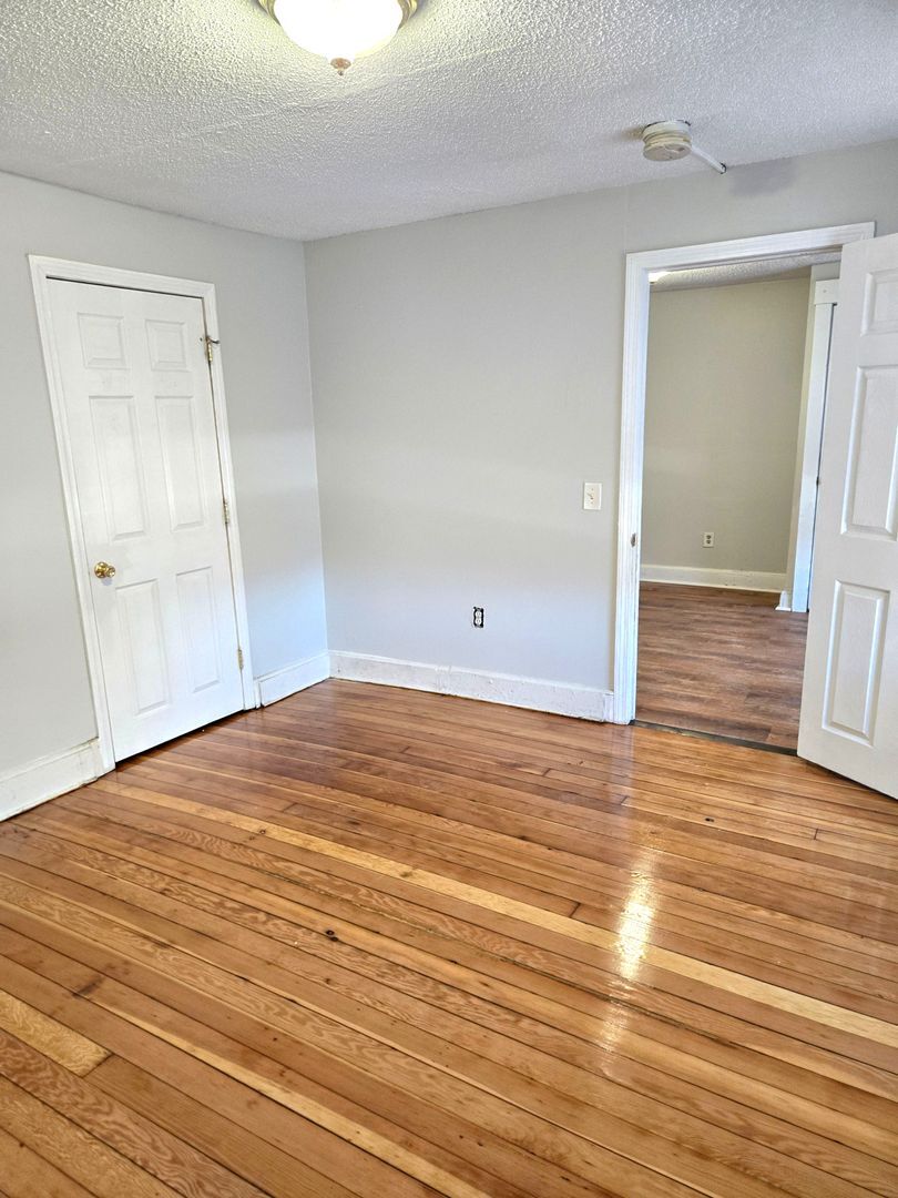 Building Photo - 31 Beecher St