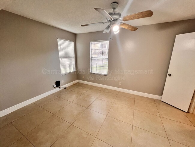 Building Photo - 300 Lakepointe Dr