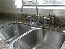 Building Photo - 704 Sue St