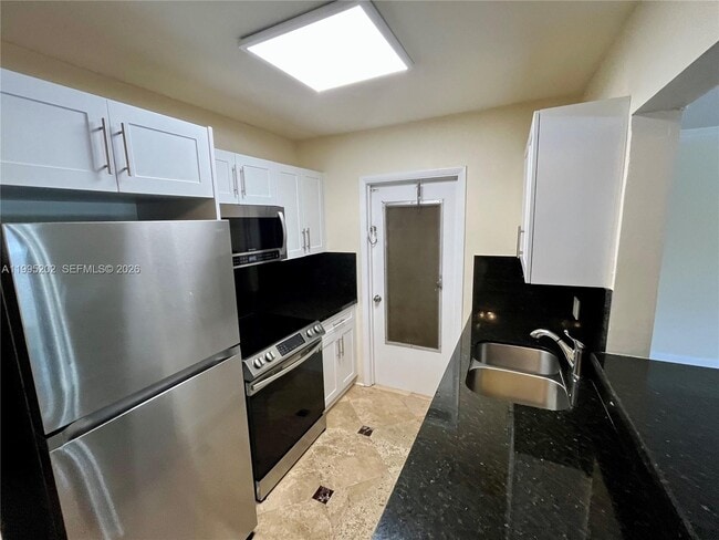 Building Photo - 1958 Monroe St