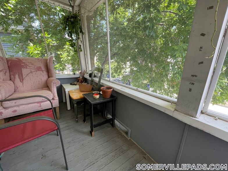 Building Photo - 35 Rose St