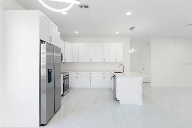 Building Photo - 1180 Vernon Ave