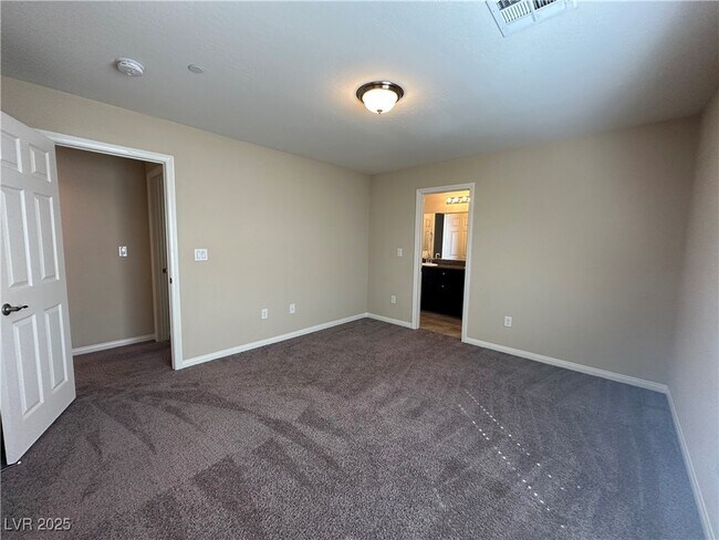 Building Photo - 6115 Scarlet Leaf St