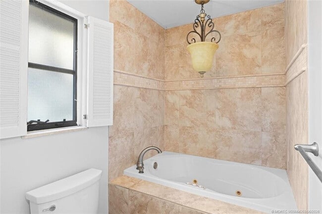 Building Photo - 3074 NE Loquat Ln