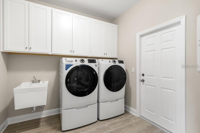 Building Photo - 16010 Sonoma Grv Cir