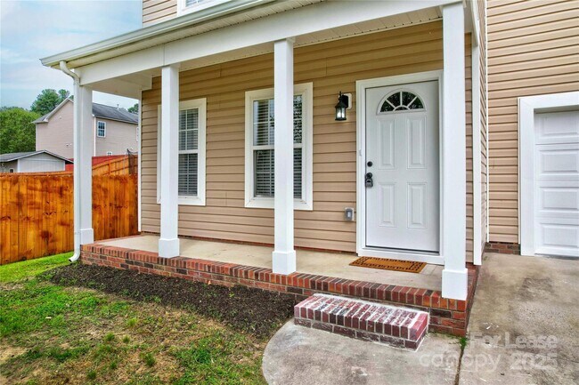 Building Photo - 915 Harbour View Cove NE
