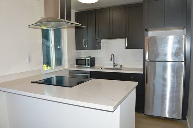 Building Photo - Beautifully Updated Condo with Bay View and 2 Primary Suites!