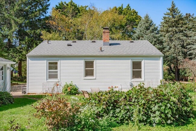 Building Photo - 401 Merrill Crest Dr