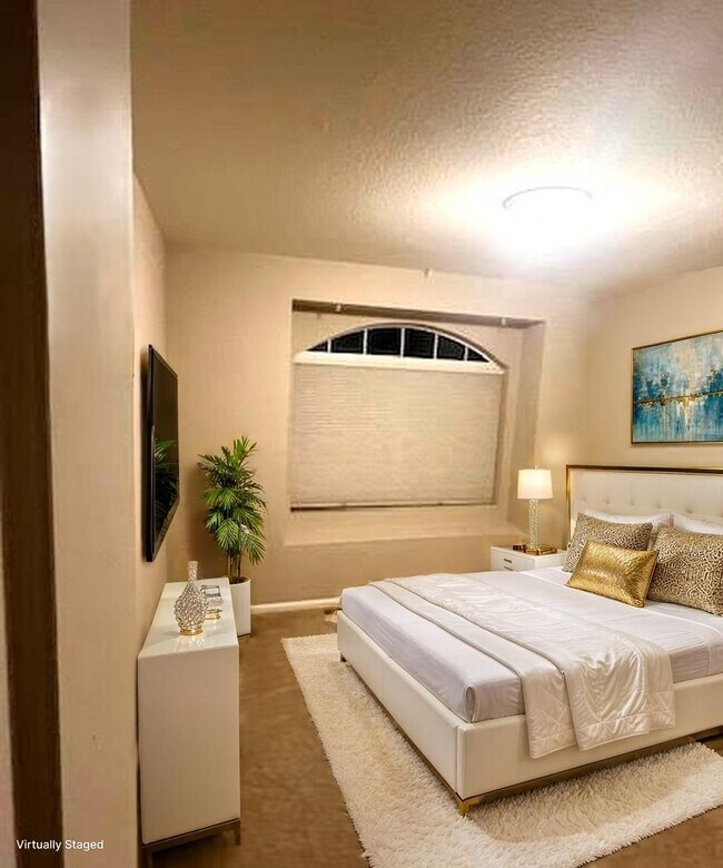 Building Photo - Stunning House in the highly sought-after ...