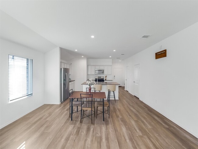 Building Photo - 40422 Basalt Elm Rd