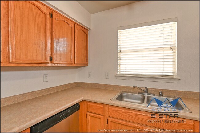 Building Photo - 648 Wind River Ave