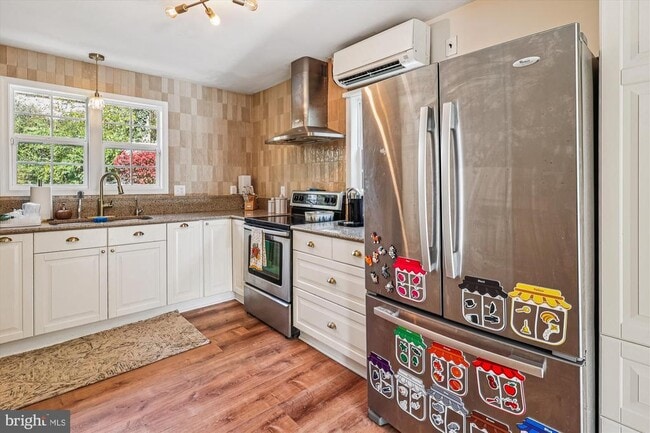 Building Photo - 832 Clifton Ave