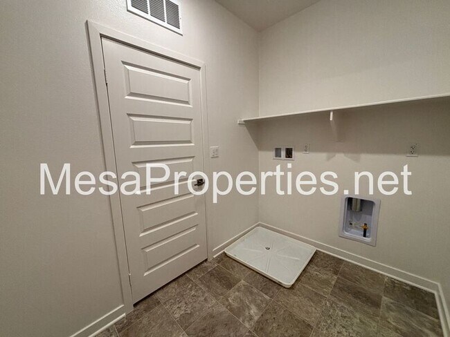 Building Photo - 7031 Aloe Ln