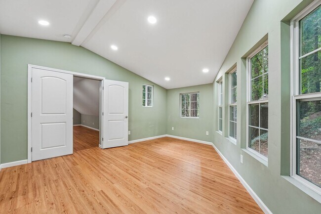 Building Photo - 21567 Starrett Hill Dr