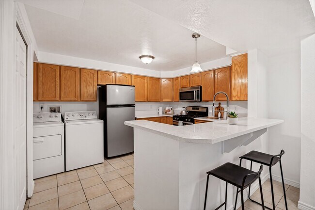 Building Photo - 932 E 840 N