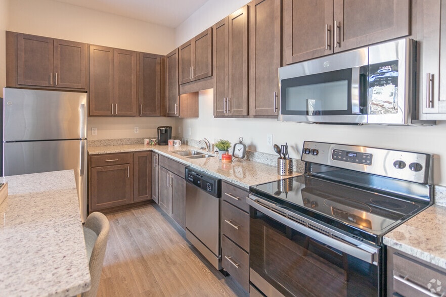 1BR, 1BA - 635SF - Gateway Northeast